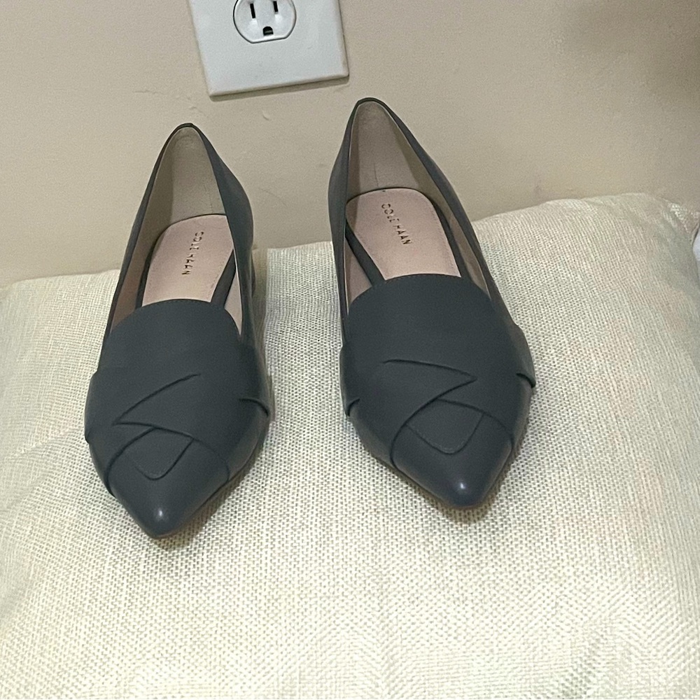 New without box cole haan flats. Grey in color